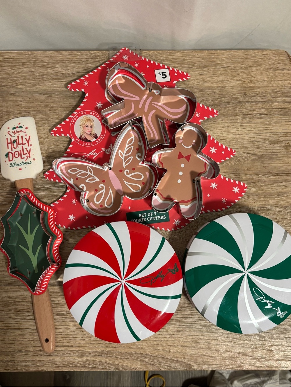 Dolly Parton Christmas Candles and Baking Set 6 pieces